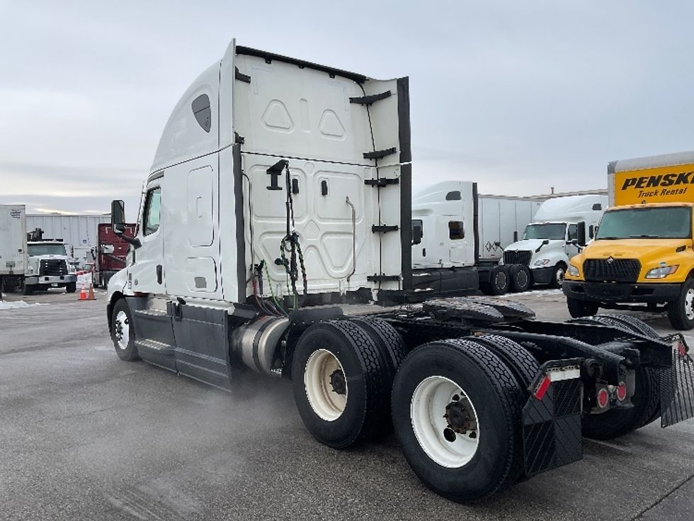 Sleeper Tractor-Heavy Duty Tractors-Freightliner-2023-T12664ST-Moberly-MO-623,903\n\t\tmiles-$ 61,000 - Image 5