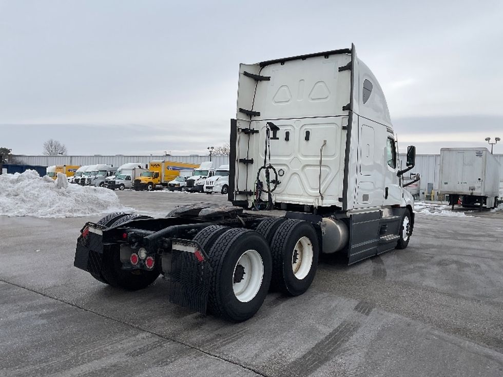 Sleeper Tractor-Heavy Duty Tractors-Freightliner-2023-T12664ST-Moberly-MO-623,903\n\t\tmiles-$ 61,000 - Image 7