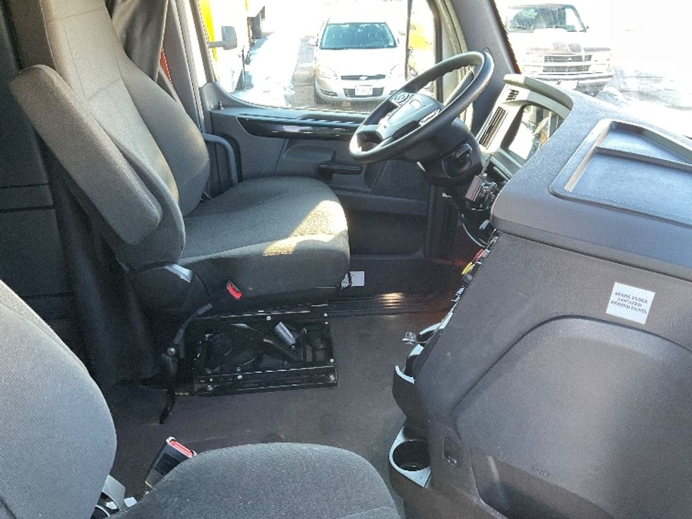 Sleeper Tractor-Heavy Duty Tractors-Freightliner-2023-T12664ST-Moberly-MO-659,605\n\t\tmiles-$ 57,500 - Image 15