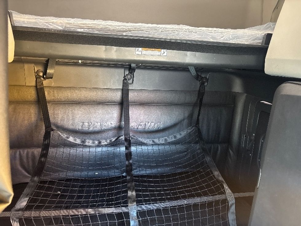 Sleeper Tractor-Heavy Duty Tractors-Freightliner-2023-T12664ST-Moberly-MO-659,605\n\t\tmiles-$ 57,500 - Image 16