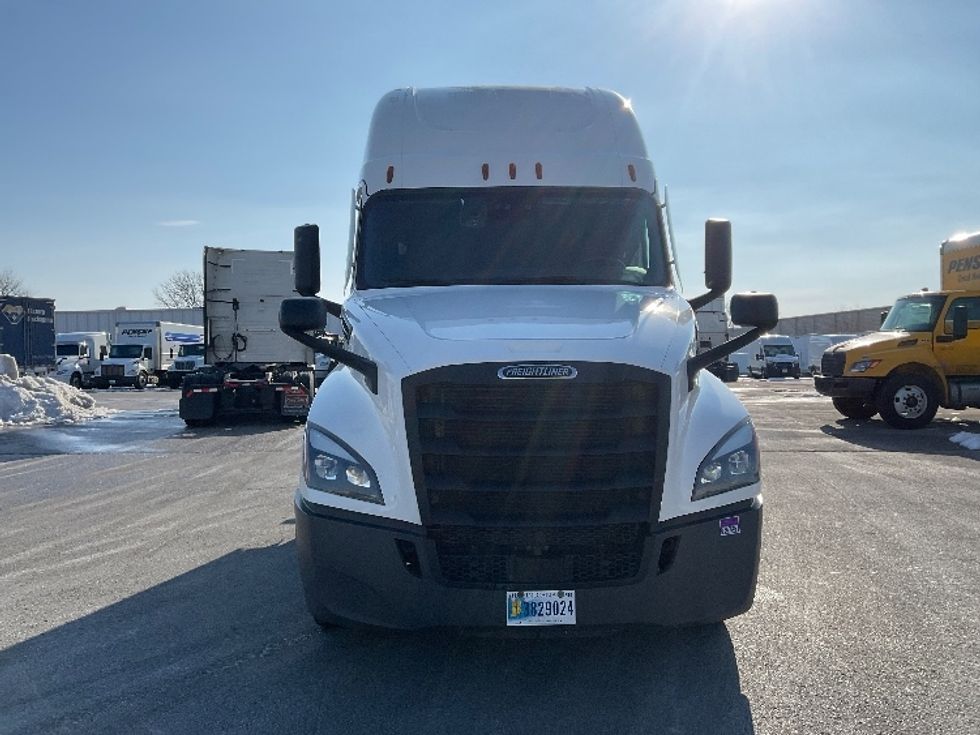 Sleeper Tractor-Heavy Duty Tractors-Freightliner-2023-T12664ST-Moberly-MO-659,605\n\t\tmiles-$ 57,500 - Image 2