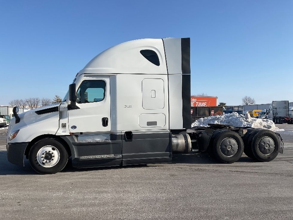 Sleeper Tractor-Heavy Duty Tractors-Freightliner-2023-T12664ST-Moberly-MO-659,605\n\t\tmiles-$ 57,500 - Image 4