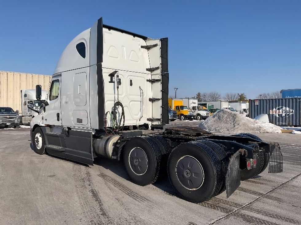 Sleeper Tractor-Heavy Duty Tractors-Freightliner-2023-T12664ST-Moberly-MO-659,605\n\t\tmiles-$ 57,500 - Image 5