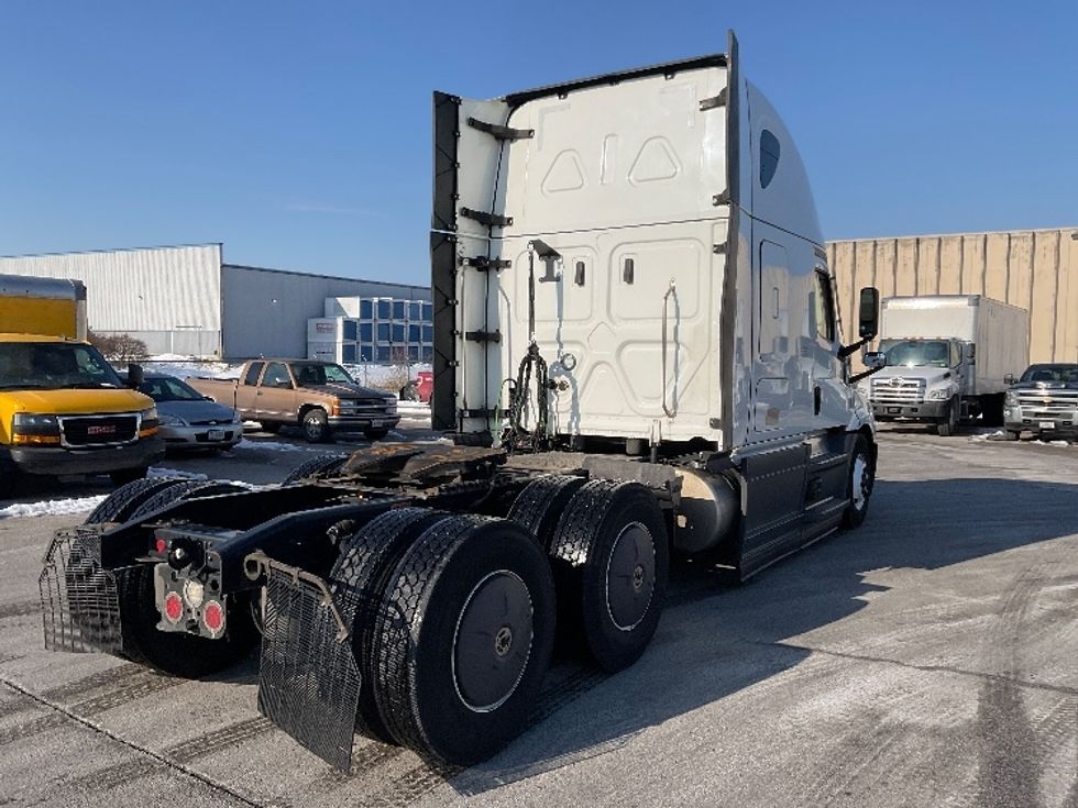 Sleeper Tractor-Heavy Duty Tractors-Freightliner-2023-T12664ST-Moberly-MO-659,605\n\t\tmiles-$ 57,500 - Image 7