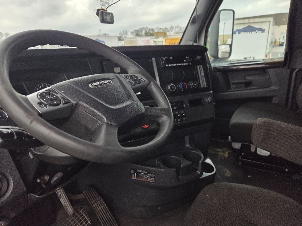Sleeper Tractor-Heavy Duty Tractors-Freightliner-2023-T12664ST-Mobile-AL-384,227\n\t\tmiles-$ 83,250 - Image 10