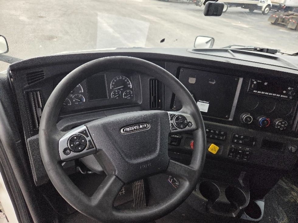 Sleeper Tractor-Heavy Duty Tractors-Freightliner-2023-T12664ST-Mobile-AL-384,227\n\t\tmiles-$ 83,250 - Image 11