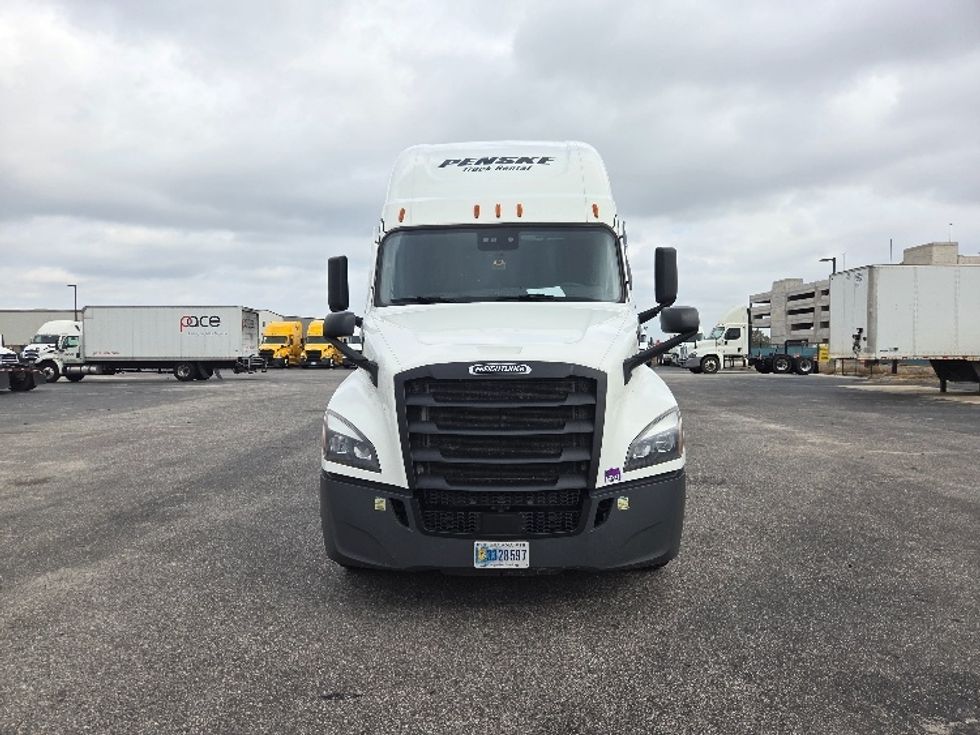 Sleeper Tractor-Heavy Duty Tractors-Freightliner-2023-T12664ST-Mobile-AL-384,227\n\t\tmiles-$ 83,250 - Image 2