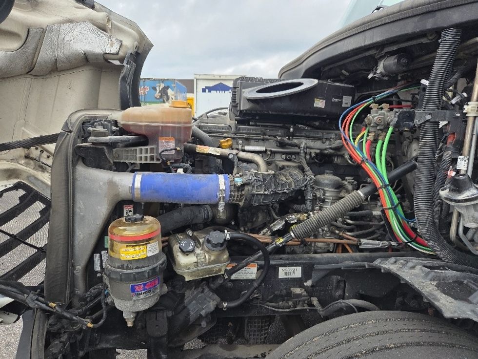 Sleeper Tractor-Heavy Duty Tractors-Freightliner-2023-T12664ST-Mobile-AL-384,227\n\t\tmiles-$ 83,250 - Image 21