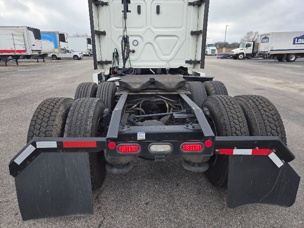 Sleeper Tractor-Heavy Duty Tractors-Freightliner-2023-T12664ST-Mobile-AL-384,227\n\t\tmiles-$ 83,250 - Image 6