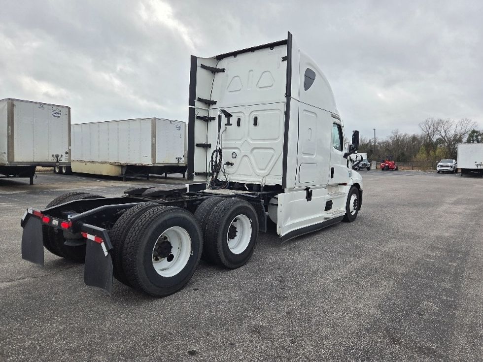 Sleeper Tractor-Heavy Duty Tractors-Freightliner-2023-T12664ST-Mobile-AL-384,227\n\t\tmiles-$ 83,250 - Image 7