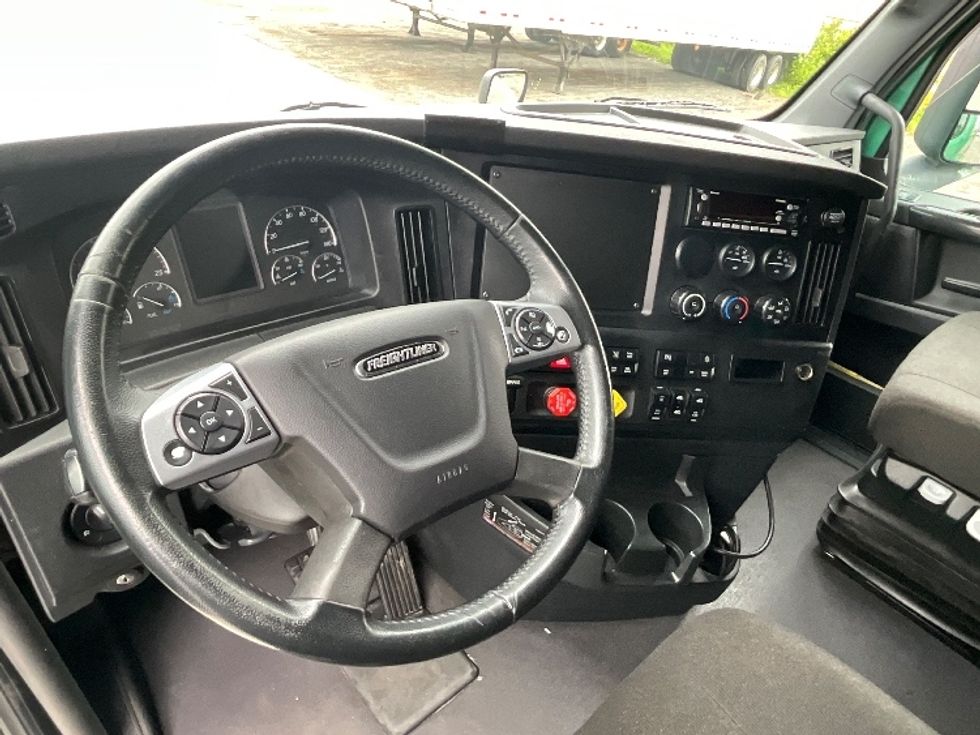Sleeper Tractor-Heavy Duty Tractors-Freightliner-2023-T12664ST-Moncton-NB-1,174,209\n\t\tkm-$ 80,750 - Image 10