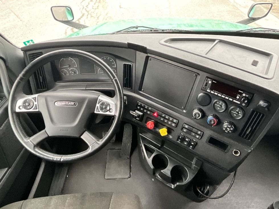 Sleeper Tractor-Heavy Duty Tractors-Freightliner-2023-T12664ST-Moncton-NB-1,174,209\n\t\tkm-$ 80,750 - Image 11