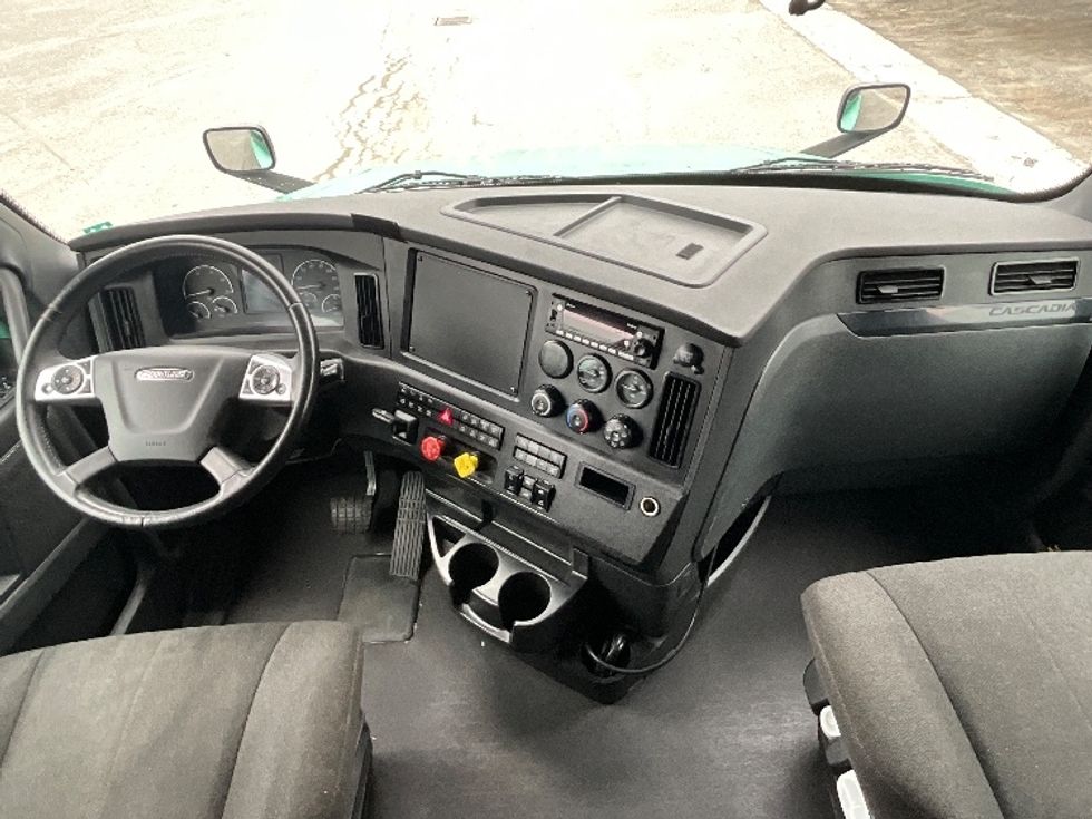 Sleeper Tractor-Heavy Duty Tractors-Freightliner-2023-T12664ST-Moncton-NB-1,174,209\n\t\tkm-$ 80,750 - Image 12