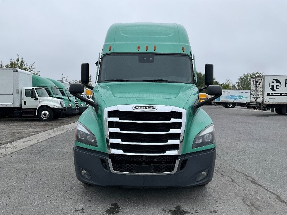 Sleeper Tractor-Heavy Duty Tractors-Freightliner-2023-T12664ST-Moncton-NB-1,174,209\n\t\tkm-$ 80,750 - Image 2