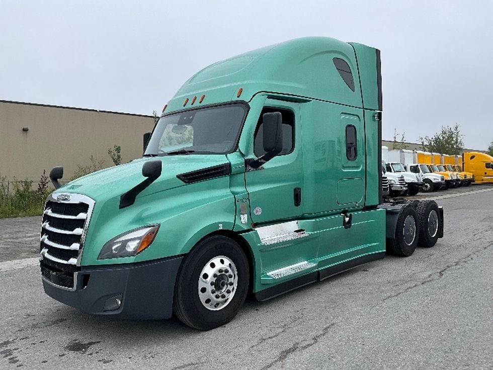 Sleeper Tractor-Heavy Duty Tractors-Freightliner-2023-T12664ST-Moncton-NB-1,174,209\n\t\tkm-$ 80,750 - Image 3