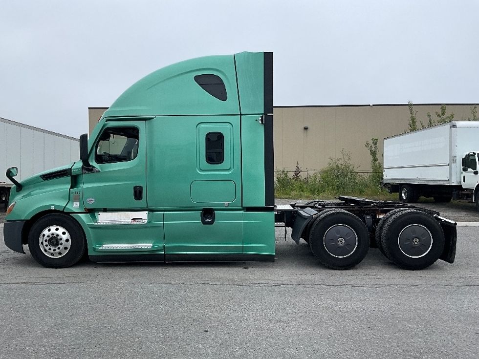 Sleeper Tractor-Heavy Duty Tractors-Freightliner-2023-T12664ST-Moncton-NB-1,174,209\n\t\tkm-$ 80,750 - Image 4