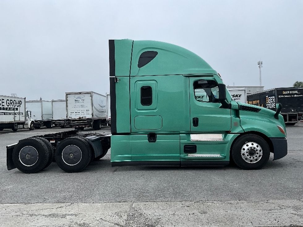 Sleeper Tractor-Heavy Duty Tractors-Freightliner-2023-T12664ST-Moncton-NB-1,174,209\n\t\tkm-$ 80,750 - Image 8