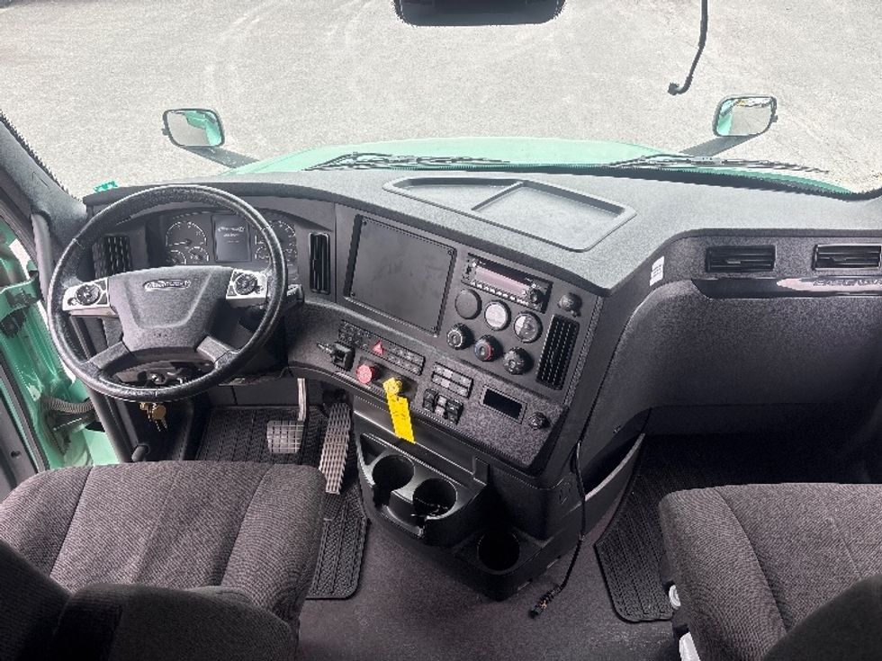 Sleeper Tractor-Heavy Duty Tractors-Freightliner-2023-T12664ST-Moncton-NB-1,340,325\n\t\tkm-$ 67,000 - Image 12
