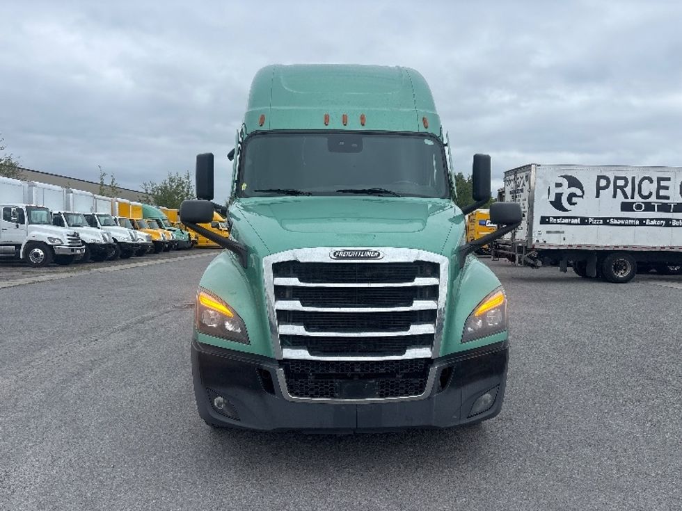 Sleeper Tractor-Heavy Duty Tractors-Freightliner-2023-T12664ST-Moncton-NB-1,340,325\n\t\tkm-$ 67,000 - Image 2