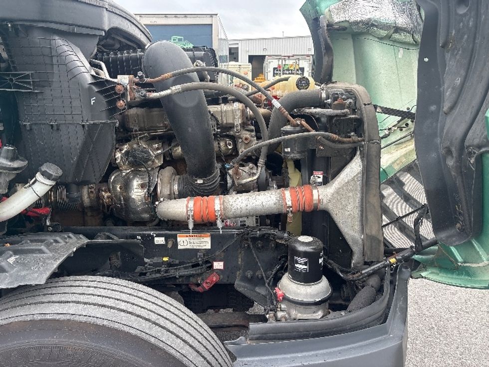 Sleeper Tractor-Heavy Duty Tractors-Freightliner-2023-T12664ST-Moncton-NB-1,340,325\n\t\tkm-$ 67,000 - Image 20
