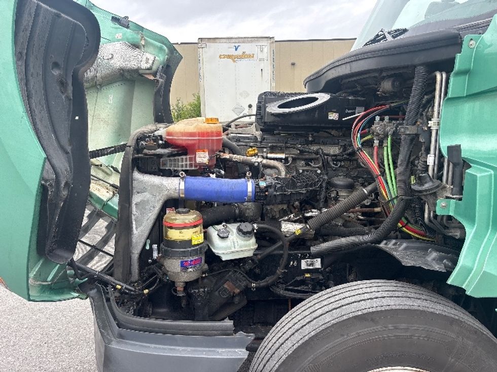 Sleeper Tractor-Heavy Duty Tractors-Freightliner-2023-T12664ST-Moncton-NB-1,340,325\n\t\tkm-$ 67,000 - Image 21