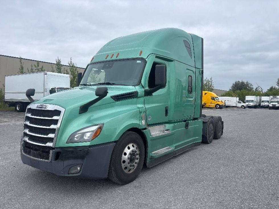 Sleeper Tractor-Heavy Duty Tractors-Freightliner-2023-T12664ST-Moncton-NB-1,340,325\n\t\tkm-$ 67,000 - Image 3