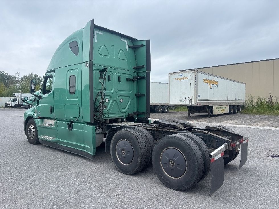 Sleeper Tractor-Heavy Duty Tractors-Freightliner-2023-T12664ST-Moncton-NB-1,340,325\n\t\tkm-$ 67,000 - Image 5