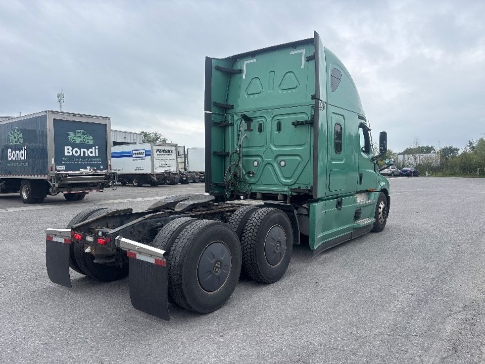 Sleeper Tractor-Heavy Duty Tractors-Freightliner-2023-T12664ST-Moncton-NB-1,340,325\n\t\tkm-$ 67,000 - Image 7