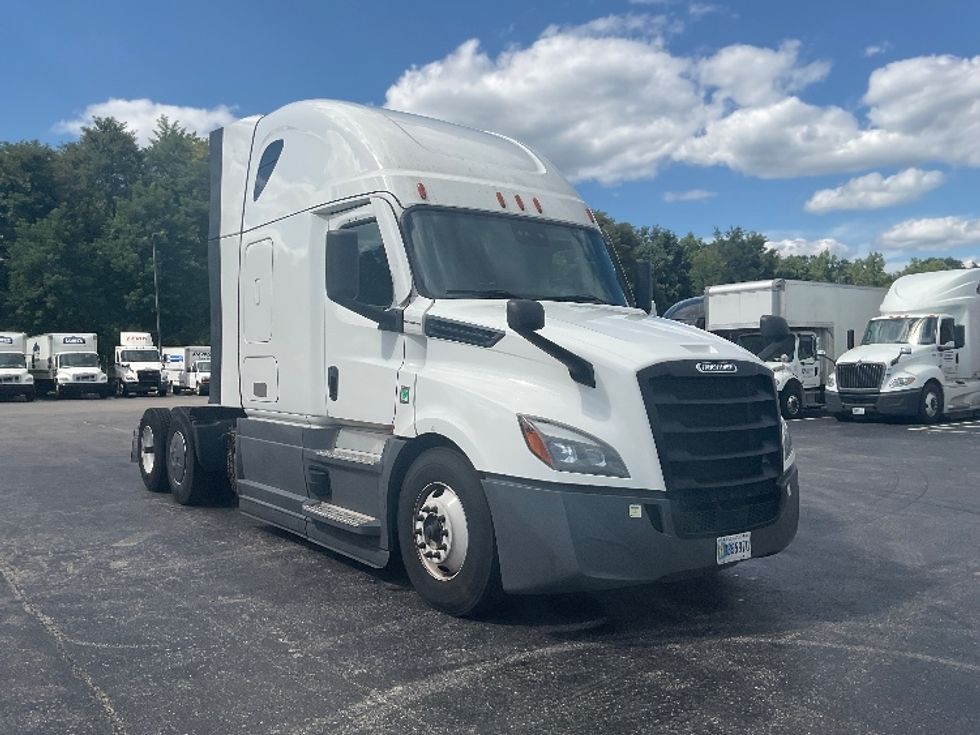 Sleeper Tractor-Heavy Duty Tractors-Freightliner-2023-T12664ST-Mount Pleasant-PA-732,940\n\t\tmiles-$ 57,250 - Image 1