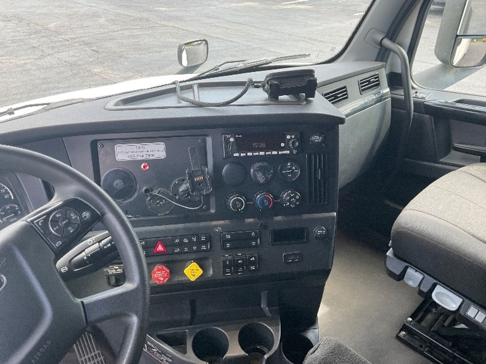 Sleeper Tractor-Heavy Duty Tractors-Freightliner-2023-T12664ST-Mount Pleasant-PA-732,940\n\t\tmiles-$ 57,250 - Image 11