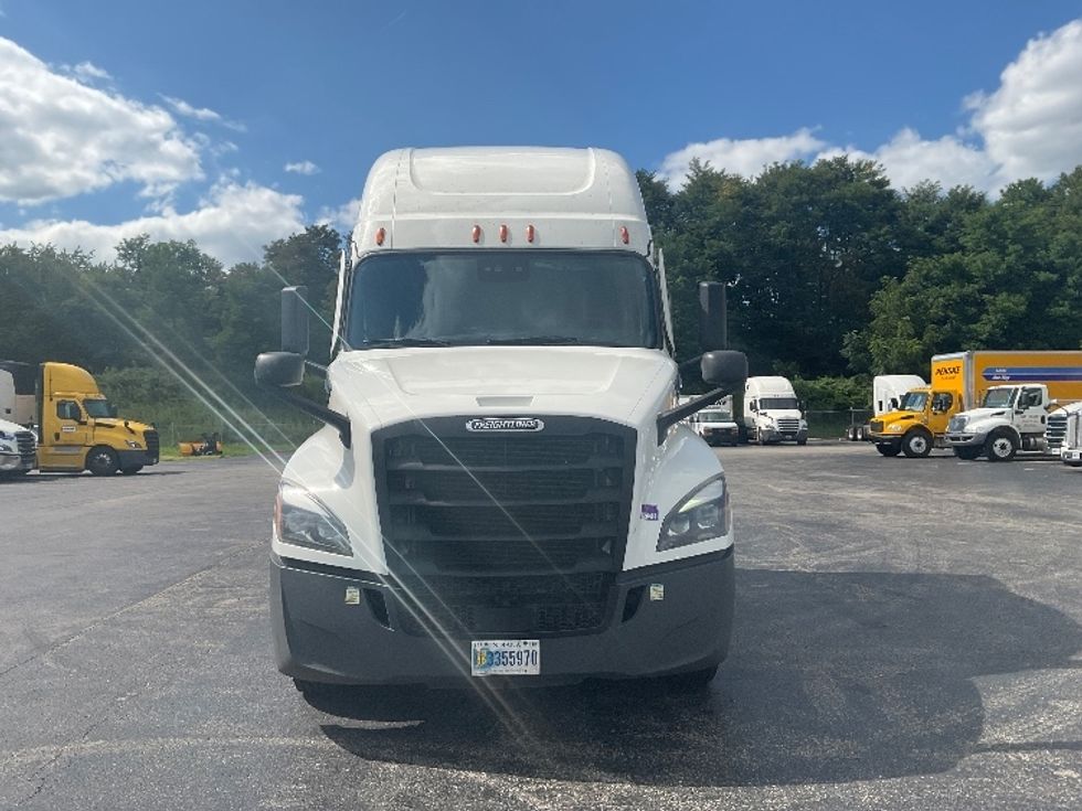 Sleeper Tractor-Heavy Duty Tractors-Freightliner-2023-T12664ST-Mount Pleasant-PA-732,940\n\t\tmiles-$ 57,250 - Image 2