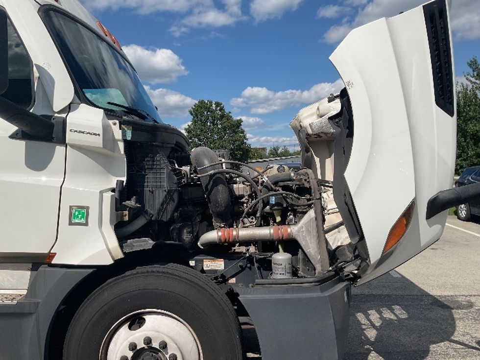 Sleeper Tractor-Heavy Duty Tractors-Freightliner-2023-T12664ST-Mount Pleasant-PA-732,940\n\t\tmiles-$ 57,250 - Image 20
