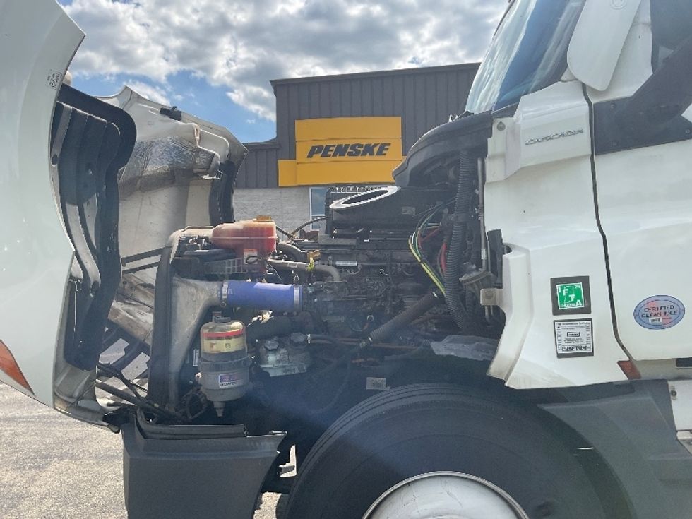 Sleeper Tractor-Heavy Duty Tractors-Freightliner-2023-T12664ST-Mount Pleasant-PA-732,940\n\t\tmiles-$ 57,250 - Image 21