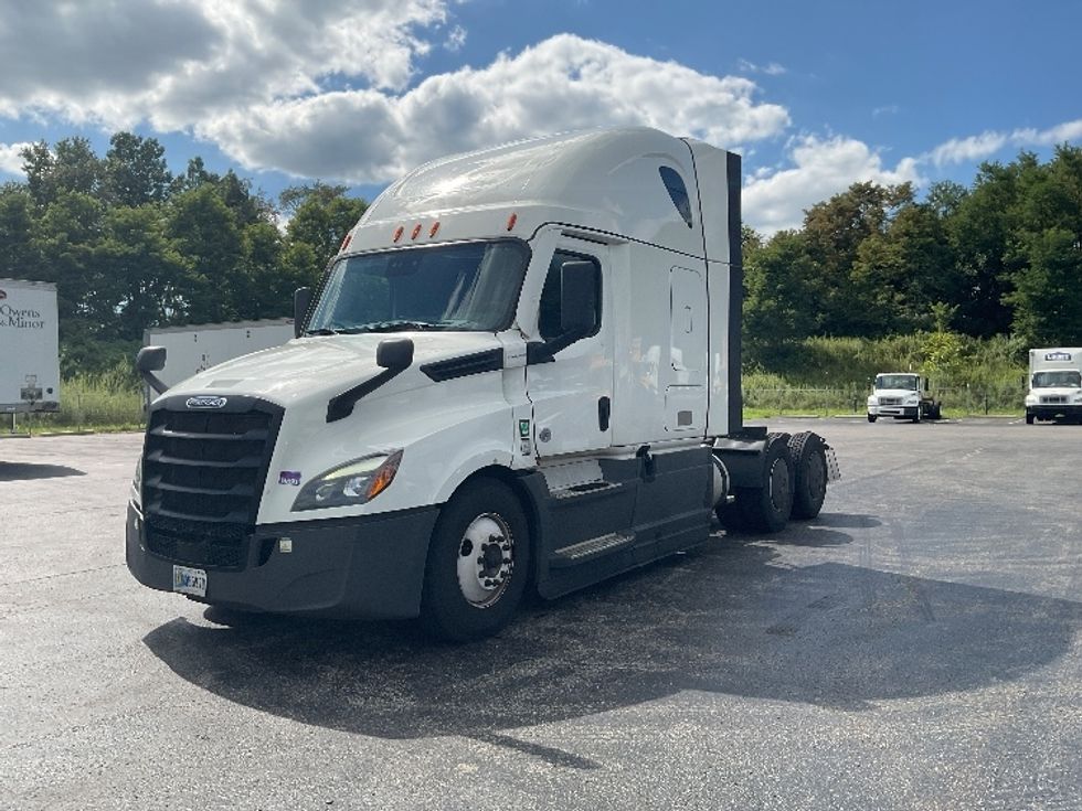 Sleeper Tractor-Heavy Duty Tractors-Freightliner-2023-T12664ST-Mount Pleasant-PA-732,940\n\t\tmiles-$ 57,250 - Image 3