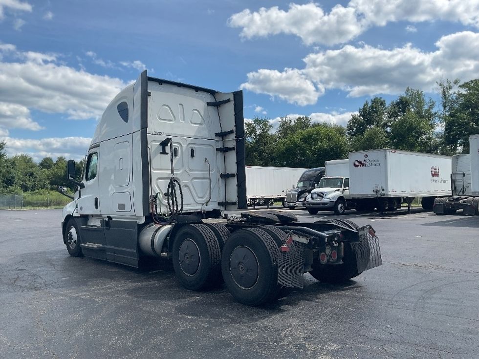 Sleeper Tractor-Heavy Duty Tractors-Freightliner-2023-T12664ST-Mount Pleasant-PA-732,940\n\t\tmiles-$ 57,250 - Image 5