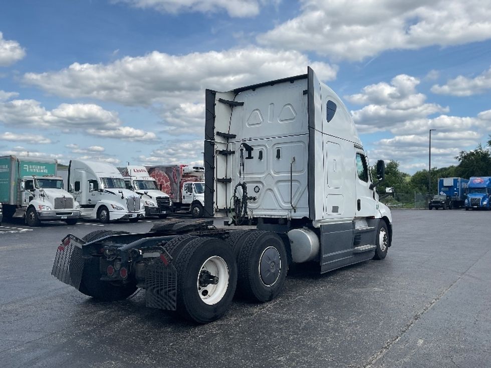 Sleeper Tractor-Heavy Duty Tractors-Freightliner-2023-T12664ST-Mount Pleasant-PA-732,940\n\t\tmiles-$ 57,250 - Image 7