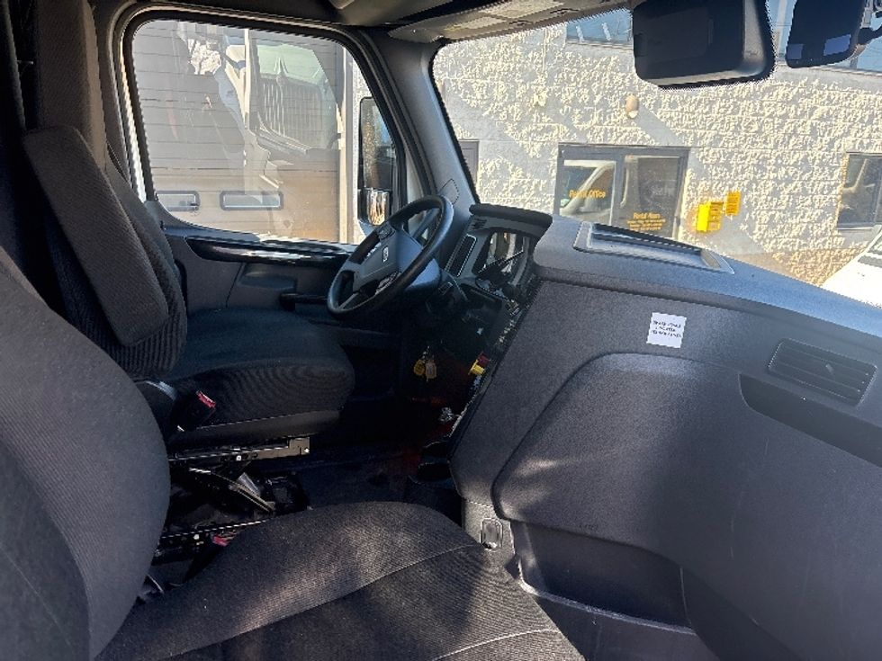 Sleeper Tractor-Heavy Duty Tractors-Freightliner-2023-T12664ST-North Bergen-NJ-618,649\n\t\tmiles-$ 59,000 - Image 14