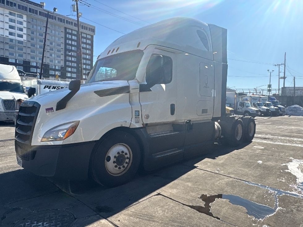 Sleeper Tractor-Heavy Duty Tractors-Freightliner-2023-T12664ST-North Bergen-NJ-618,649\n\t\tmiles-$ 59,000 - Image 2