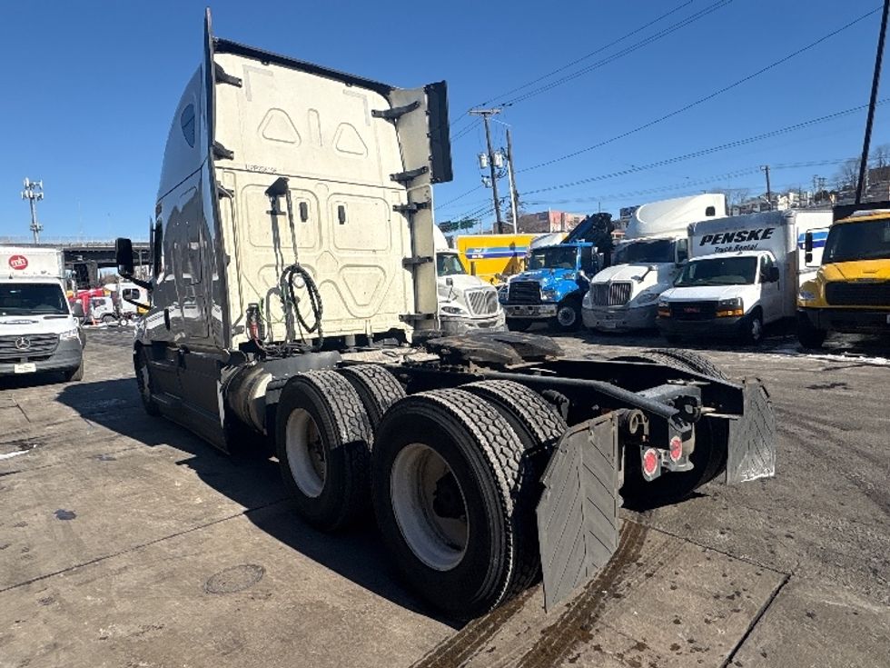 Sleeper Tractor-Heavy Duty Tractors-Freightliner-2023-T12664ST-North Bergen-NJ-618,649\n\t\tmiles-$ 59,000 - Image 4