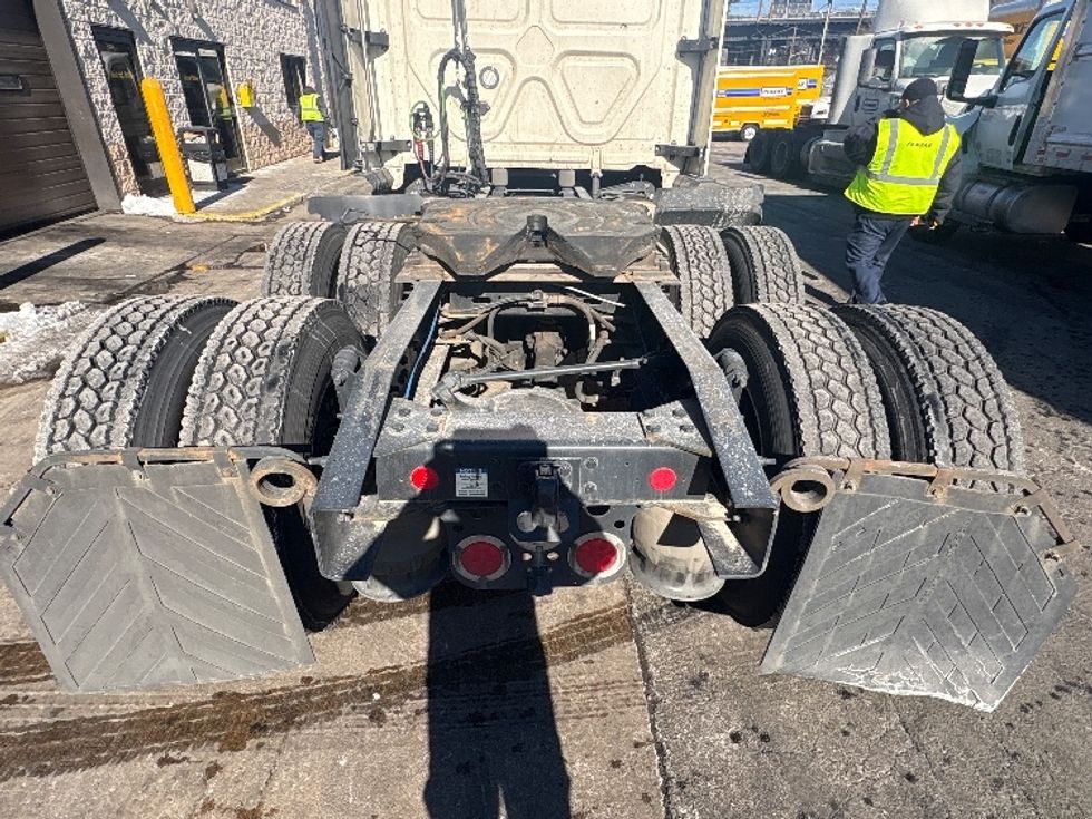 Sleeper Tractor-Heavy Duty Tractors-Freightliner-2023-T12664ST-North Bergen-NJ-618,649\n\t\tmiles-$ 59,000 - Image 5