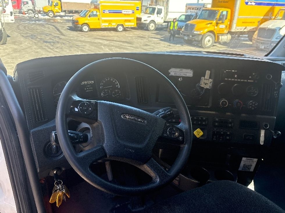 Sleeper Tractor-Heavy Duty Tractors-Freightliner-2023-T12664ST-North Bergen-NJ-618,649\n\t\tmiles-$ 59,000 - Image 9