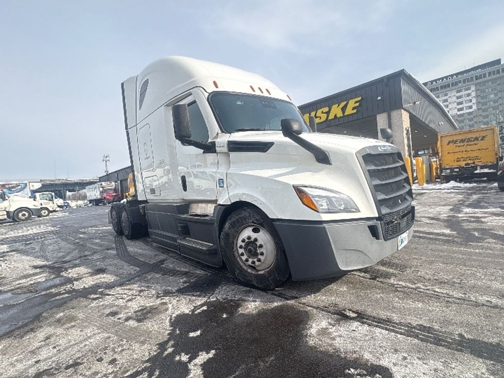 Sleeper Tractor-Heavy Duty Tractors-Freightliner-2023-T12664ST-North Bergen-NJ-627,849\n\t\tmiles-$ 58,250 - Image 1