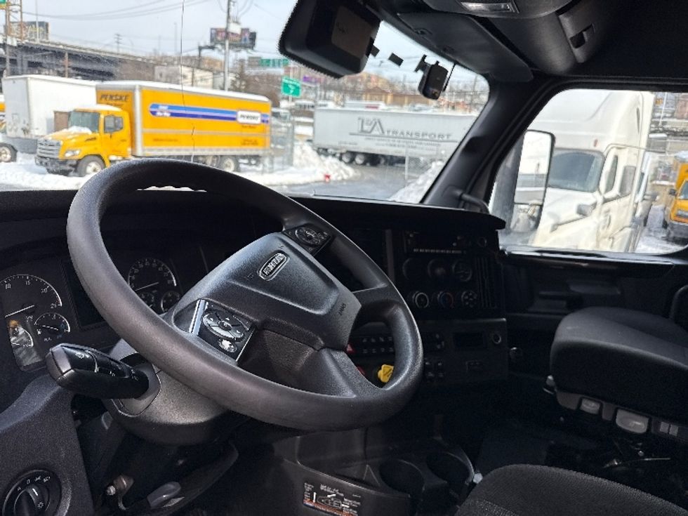 Sleeper Tractor-Heavy Duty Tractors-Freightliner-2023-T12664ST-North Bergen-NJ-627,849\n\t\tmiles-$ 58,250 - Image 10