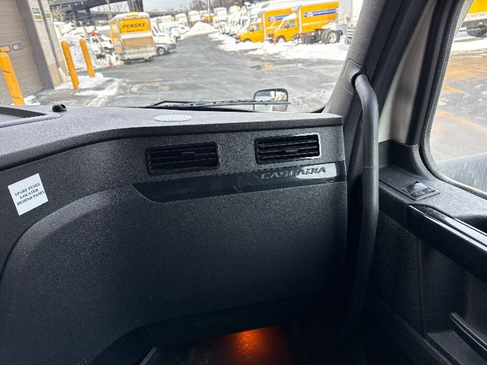 Sleeper Tractor-Heavy Duty Tractors-Freightliner-2023-T12664ST-North Bergen-NJ-627,849\n\t\tmiles-$ 58,250 - Image 14