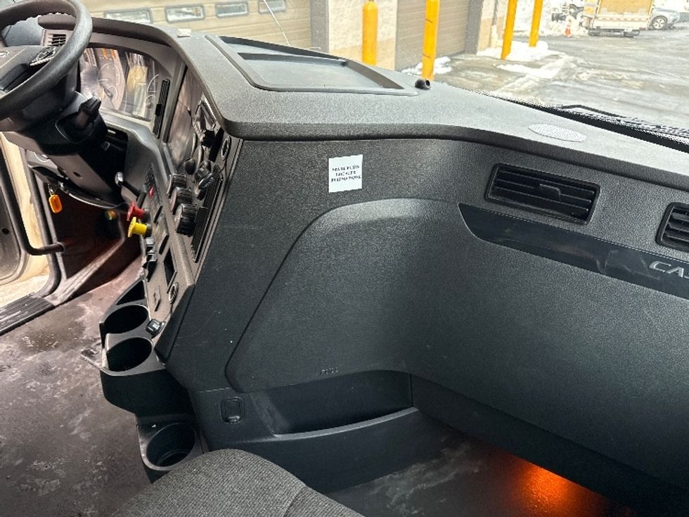 Sleeper Tractor-Heavy Duty Tractors-Freightliner-2023-T12664ST-North Bergen-NJ-627,849\n\t\tmiles-$ 58,250 - Image 15