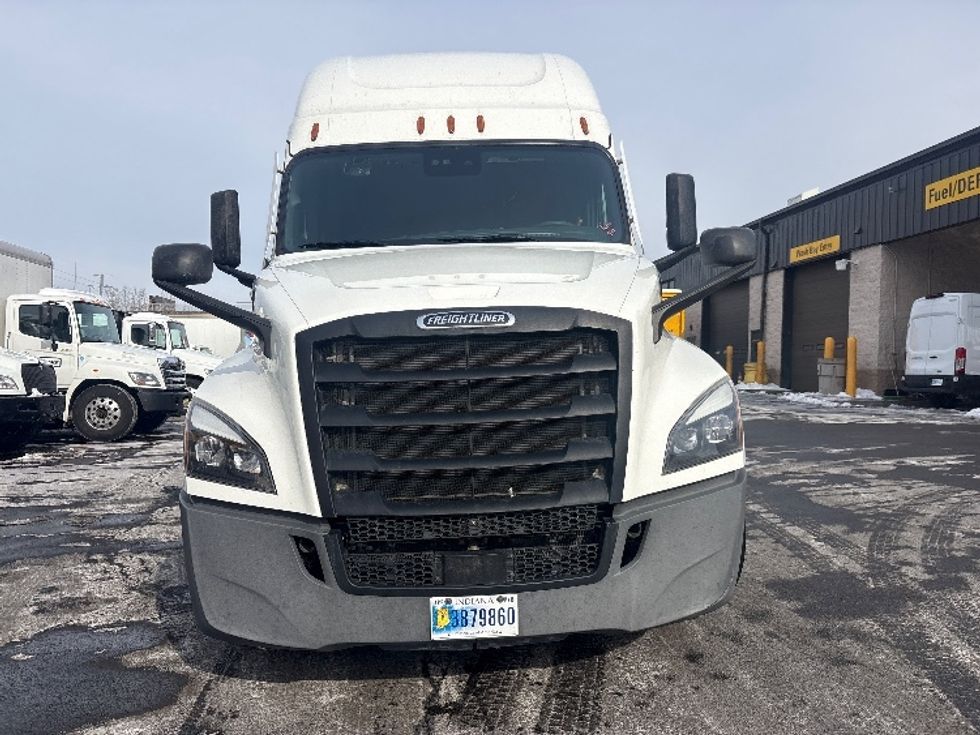 Sleeper Tractor-Heavy Duty Tractors-Freightliner-2023-T12664ST-North Bergen-NJ-627,849\n\t\tmiles-$ 58,250 - Image 2