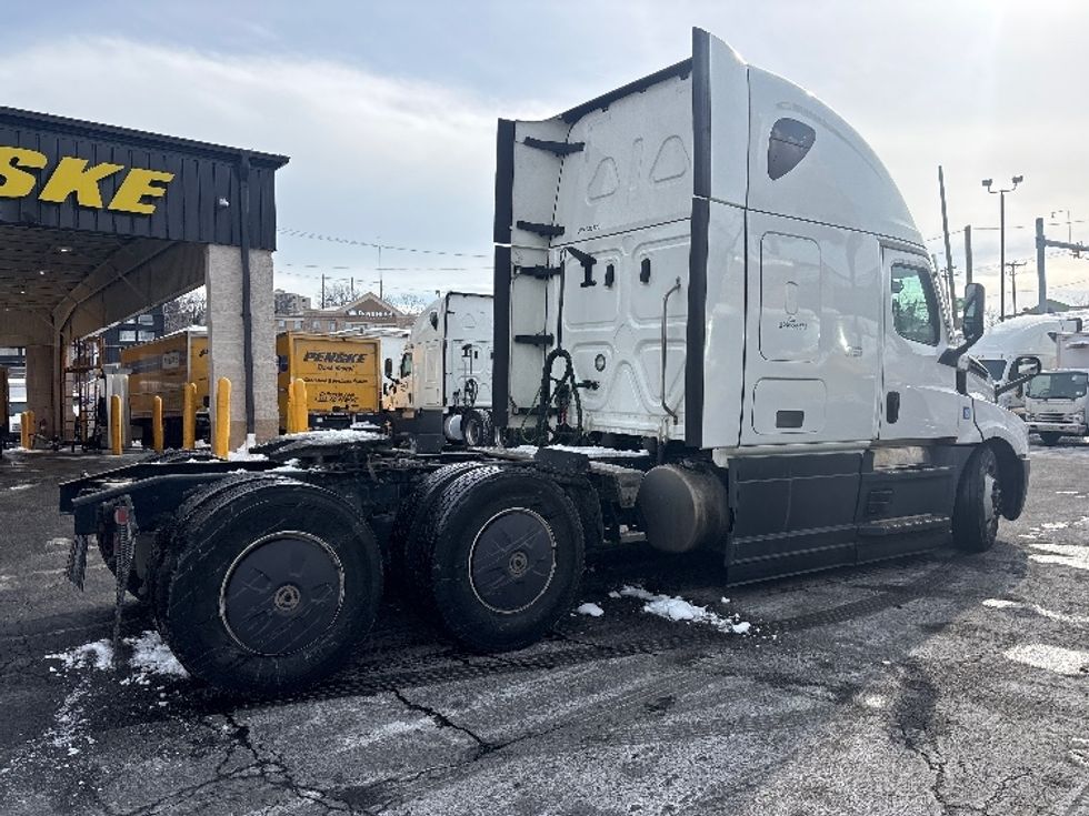 Sleeper Tractor-Heavy Duty Tractors-Freightliner-2023-T12664ST-North Bergen-NJ-627,849\n\t\tmiles-$ 58,250 - Image 7