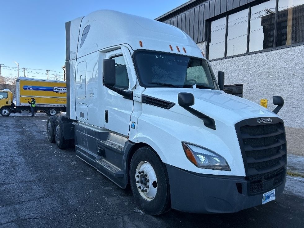 Sleeper Tractor-Heavy Duty Tractors-Freightliner-2023-T12664ST-North Bergen-NJ-630,860\n\t\tmiles-$ 58,000 - Image 1