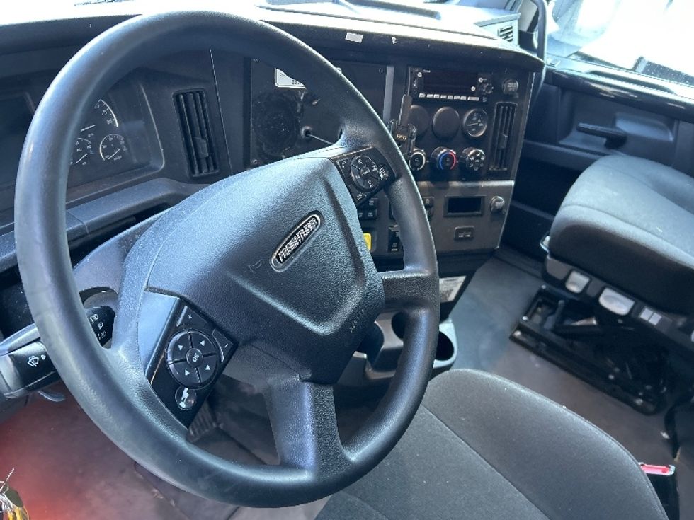 Sleeper Tractor-Heavy Duty Tractors-Freightliner-2023-T12664ST-North Bergen-NJ-630,860\n\t\tmiles-$ 58,000 - Image 10
