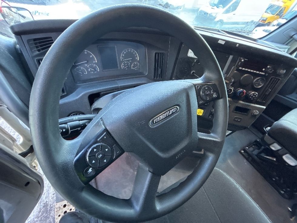 Sleeper Tractor-Heavy Duty Tractors-Freightliner-2023-T12664ST-North Bergen-NJ-630,860\n\t\tmiles-$ 58,000 - Image 11
